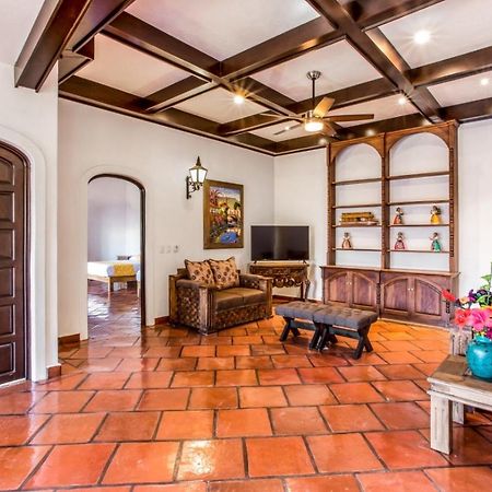 Caroline Bella Bed & Breakfast アヒヒク エクステリア 写真